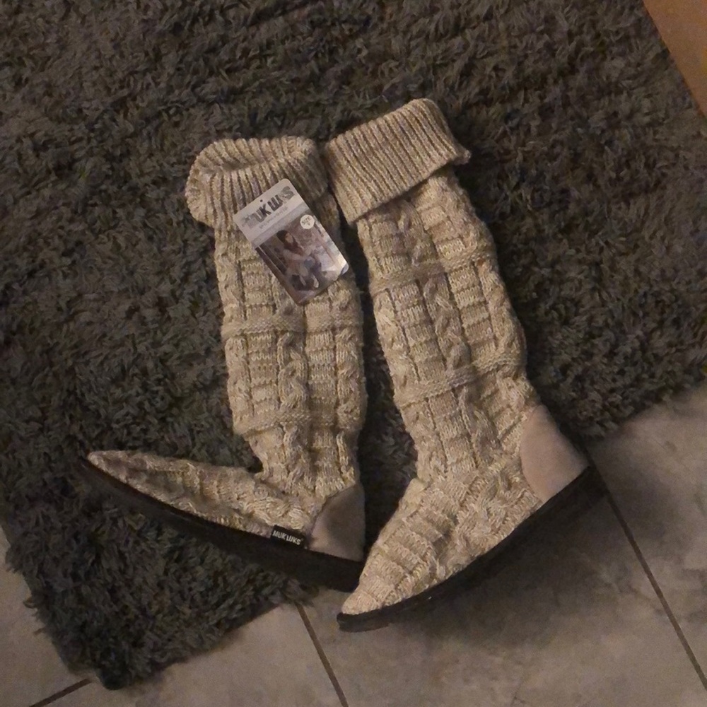 New muk Luks